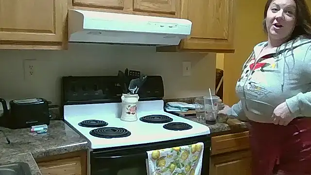 Snapshot of princessveexo chatting on 11.23.25 princessveexo online show from 11.23.25