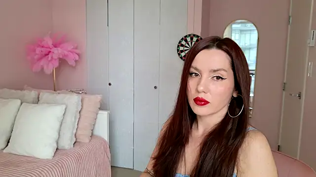 Snapshot of SirenSwitch chatting on 11.05.25 SirenSwitch online show from 11.05.25