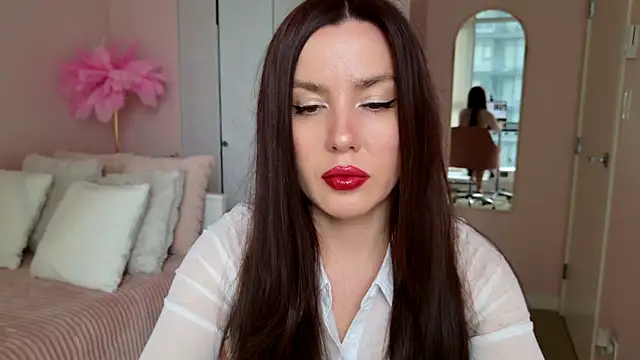 Snapshot of SirenSwitch chatting on 11.15.25 SirenSwitch online show from 11.15.25