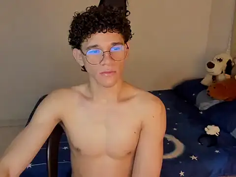 Snapshot of Tom_Blues chatting on 10.22.25 Tom Blues online show from 10.22.25