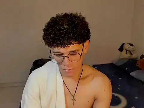 Snapshot of Tom_Blues chatting on 10.28.25 Tom Blues online show from 10.28.25