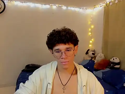 Snapshot of Tom_Blues chatting on 10.29.25 Tom Blues online show from 10.29.25