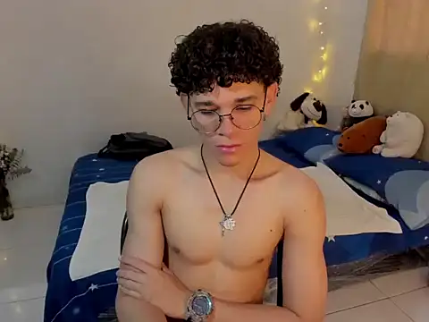 Snapshot of Tom_Blues chatting on 11.04.25 Tom Blues online show from 11.04.25