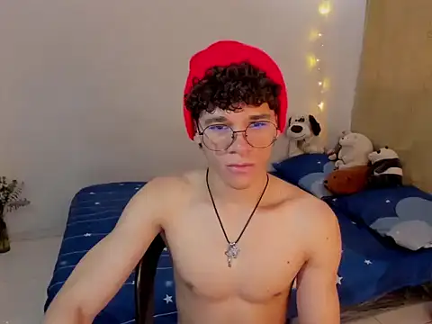 Snapshot of Tom_Blues chatting on 11.05.25 Tom Blues online show from 11.05.25