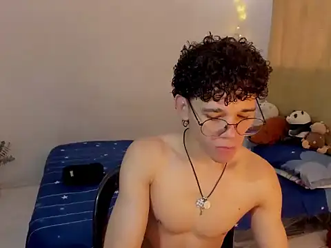 Snapshot of Tom_Blues chatting on 11.06.25 Tom Blues online show from 11.06.25