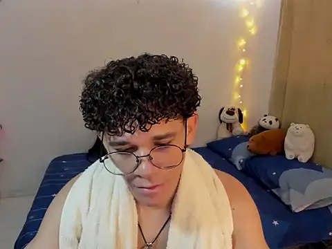 Snapshot of Tom_Blues chatting on 11.11.25 Tom Blues online show from 11.11.25