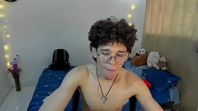 Snapshot of Tom_Blues chatting on 11.13.25 Tom Blues online show from 11.13.25