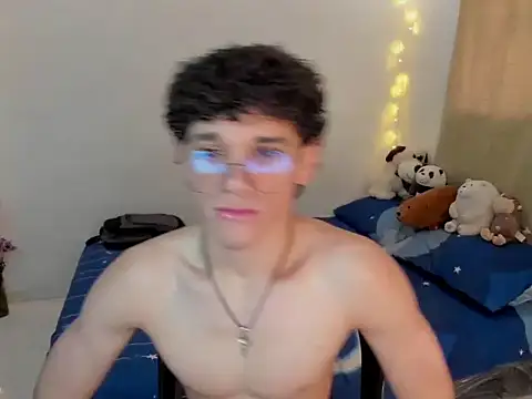 Snapshot of Tom_Blues chatting on 11.18.25 Tom Blues online show from 11.18.25