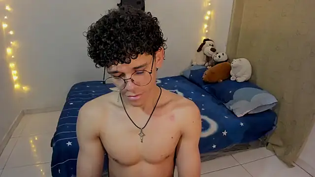 Snapshot of Tom_Blues chatting on 11.25.25 Tom Blues online show from 11.25.25