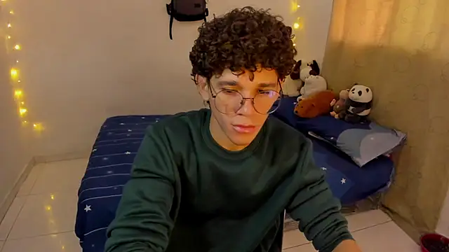 Snapshot of Tom_Blues chatting on 11.26.25 Tom Blues online show from 11.26.25