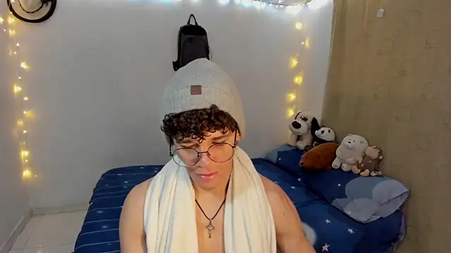 Snapshot of Tom_Blues chatting on 11.27.25 Tom Blues online show from 11.27.25