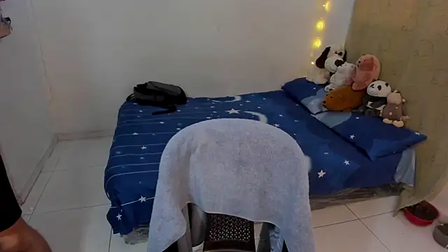 Snapshot of Tom_Blues chatting on 12.15.25 Tom Blues online show from 12.15.25