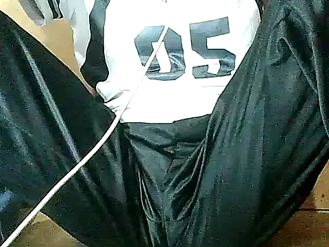 Snapshot of pinay-momm1682 chatting on 12.16.25 pinay-momm1682 online show from 12.16.25