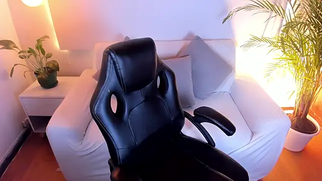 MeridaFox  online show from 10.28.25