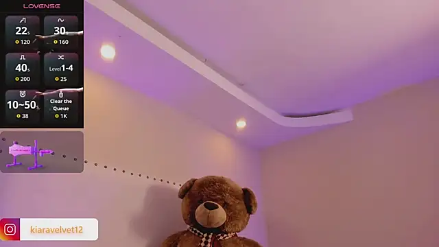 Snapshot of kiara_velvet_ chatting on 12.17.25 kiara velvet online show from 12.17.25