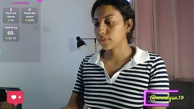 Snapshot of WendySuns_ chatting on 09.15.25 WendySuns online show from 09.15.25