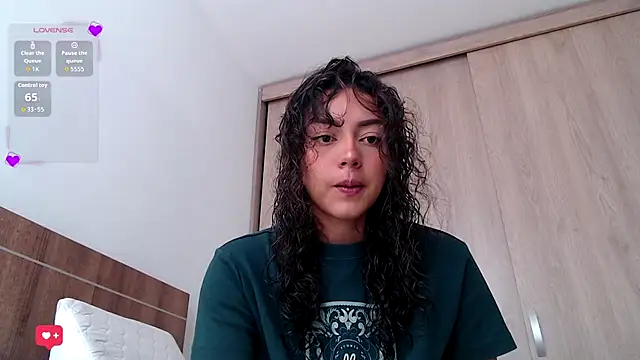 Snapshot of WendySuns_ chatting on 10.22.25 WendySuns online show from 10.22.25