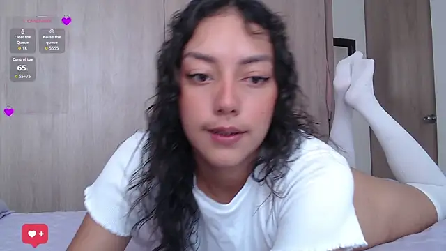 Snapshot of WendySuns_ chatting on 11.13.25 WendySuns online show from 11.13.25