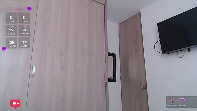 Snapshot of WendySuns_ chatting on 11.14.25 WendySuns online show from 11.14.25