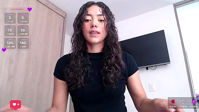 Snapshot of WendySuns_ chatting on 11.19.25 WendySuns online show from 11.19.25