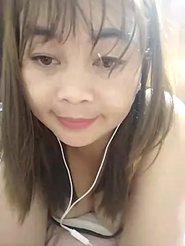 Snapshot of Lyly_nuce chatting on 10.25.25 Lyly nuce online show from 10.25.25