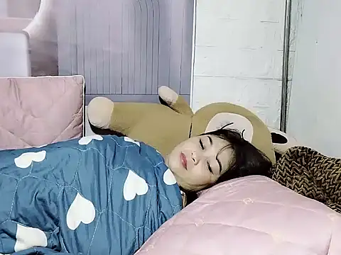 Snapshot of Lyly_nuce chatting on 11.11.25 Lyly nuce online show from 11.11.25