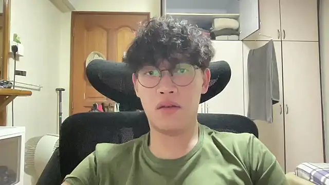 Snapshot of Passionatetwink2 chatting on 04.11.26 Passionatetwink2 online show from 04.11.26