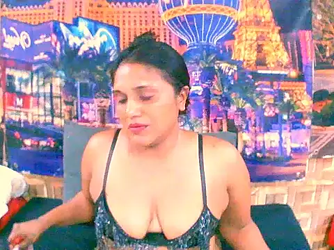 Snapshot of IndianSexyLady4u chatting on 10.07.25 IndianSexyLady4u online show from 10.07.25