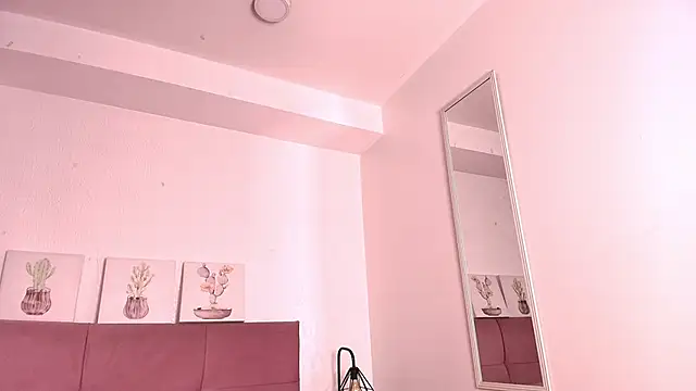 Snapshot of CamiilaGlow chatting on 09.24.25 CamiilaGlow online show from 09.24.25