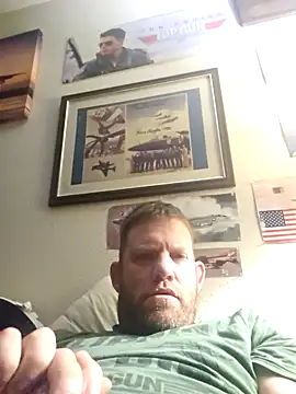 Snapshot of Iceman198244 chatting on 10.21.25 Iceman198244 online show from 10.21.25