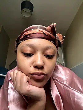 Snapshot of Marleymols chatting on 11.22.25 Marleymols online show from 11.22.25