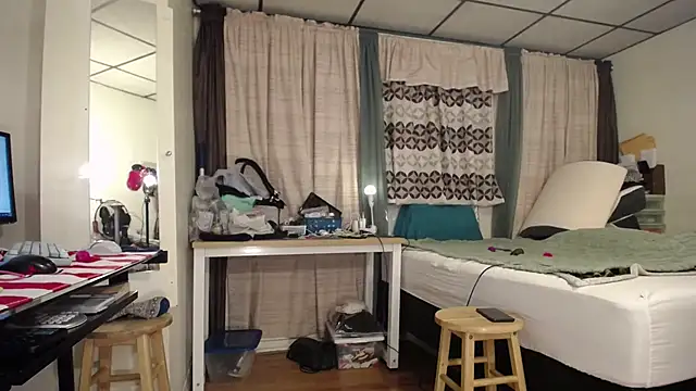 Snapshot of ANALTRAINING4U2 chatting on 02.24.25 ANALTRAINING4U2 online show from 02.24.25