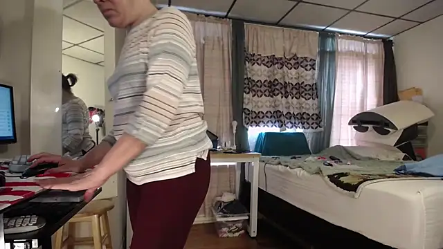 Snapshot of ANALTRAINING4U2 chatting on 02.26.25 ANALTRAINING4U2 online show from 02.26.25