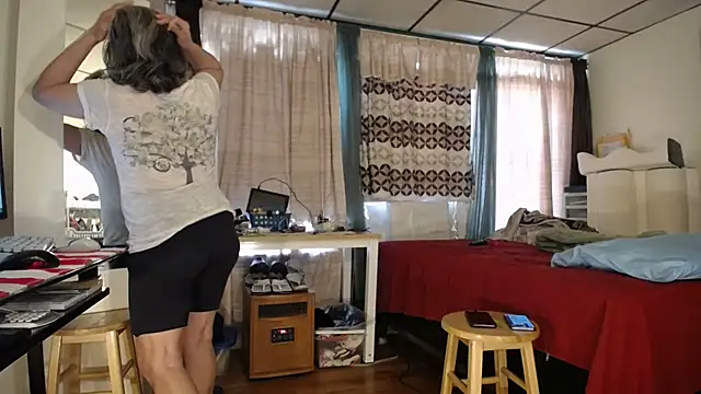 Snapshot of ANALTRAINING4U2 chatting on 03.19.25 ANALTRAINING4U2 online show from 03.19.25