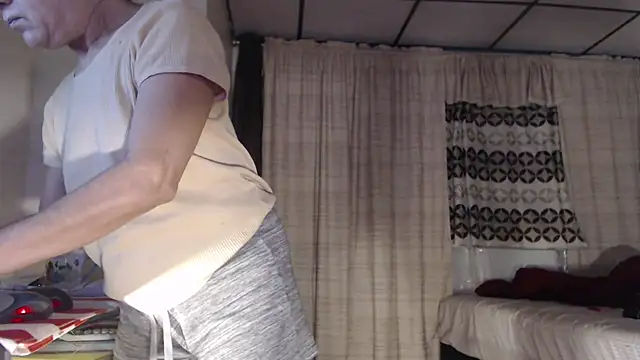 Snapshot of ANALTRAINING4U2 chatting on 10.29.25 ANALTRAINING4U2 online show from 10.29.25