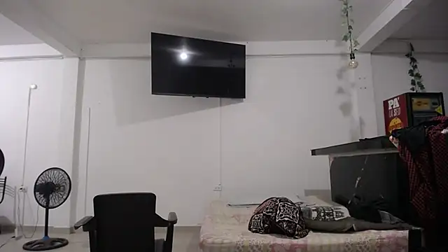 Snapshot of yohacriss chatting on 09.14.25 yohacriss online show from 09.14.25