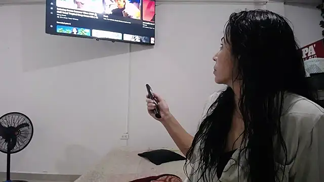 Snapshot of yohacriss chatting on 09.18.25 yohacriss online show from 09.18.25