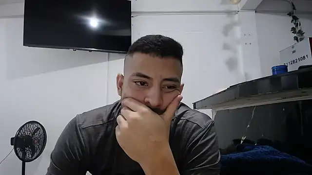 Snapshot of yohacriss chatting on 10.15.25 yohacriss online show from 10.15.25