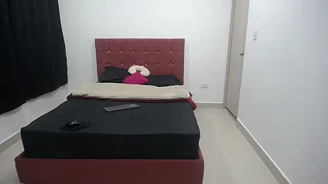 Snapshot of yohacriss chatting on 11.13.25 yohacriss online show from 11.13.25