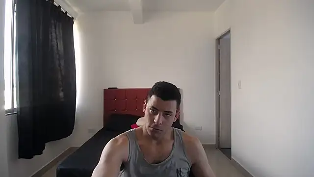 Snapshot of yohacriss chatting on 11.17.25 yohacriss online show from 11.17.25