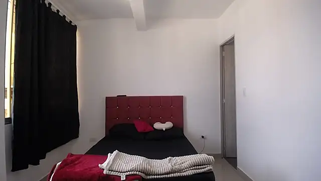 Snapshot of yohacriss chatting on 11.19.25 yohacriss online show from 11.19.25