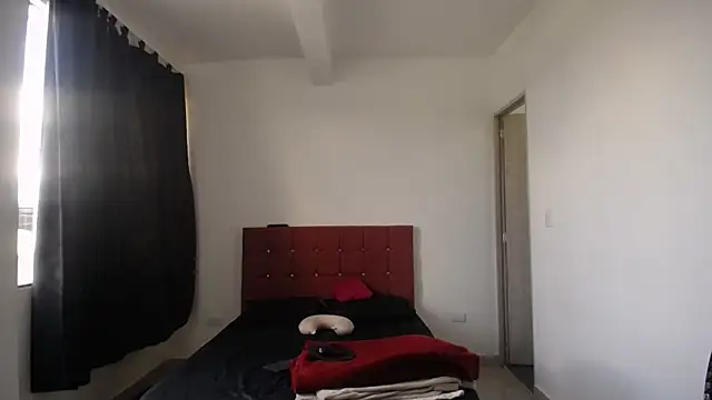 Snapshot of yohacriss chatting on 11.22.25 yohacriss online show from 11.22.25