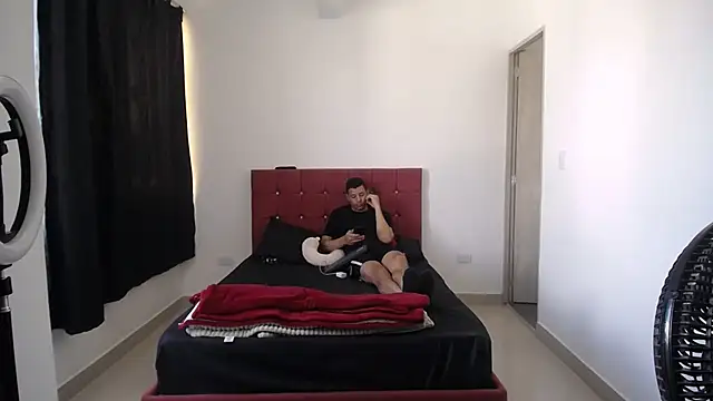 Snapshot of yohacriss chatting on 11.23.25 yohacriss online show from 11.23.25