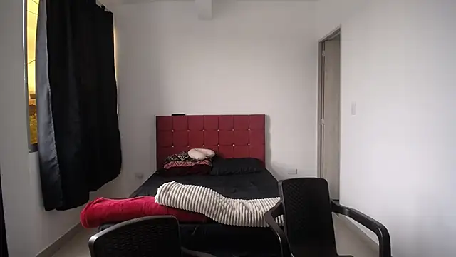 Snapshot of yohacriss chatting on 11.24.25 yohacriss online show from 11.24.25