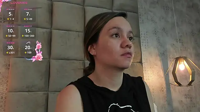 Sky Junne online show from 01.05.26