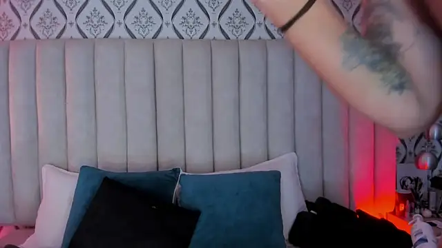 Sky Junne online show from 04.11.26