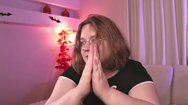 Snapshot of Alissa_S chatting on 10.30.25 Alissa S online show from 10.30.25