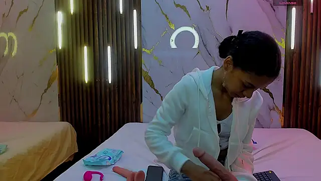 VictoriaDuart online show from 12.15.25