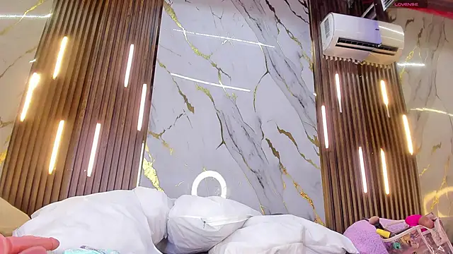 VictoriaDuart online show from 12.18.25