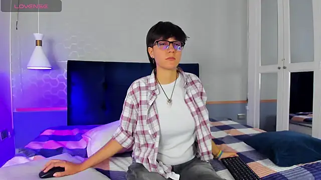 Snapshot of Tsuki_Maru chatting on 09.16.25 Tsuki Maru online show from 09.16.25